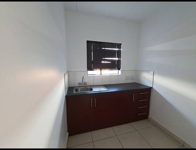 490M² WAREHOUSE TO LET IN DRIEHOEK
